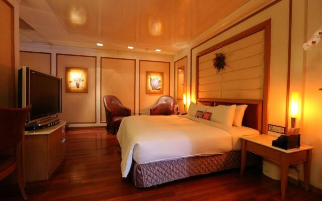 Royal Group Motel Tainan Branch