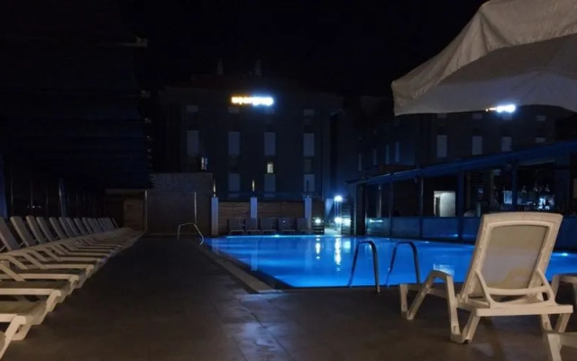 Uçar Royal Hotel and Conference Hall
