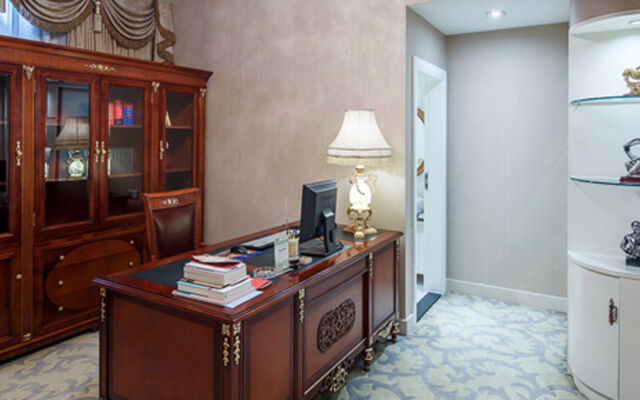 City Hotel