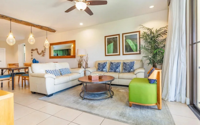 Well-decorated 3rd-floor unit with unique designs and mountainview in Coco