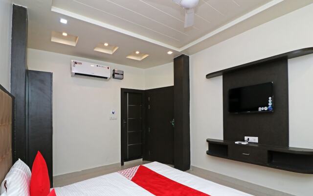 OYO 22979 Saffron Hotel