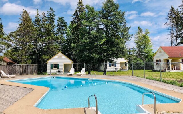 Green Gables Bungalow Court