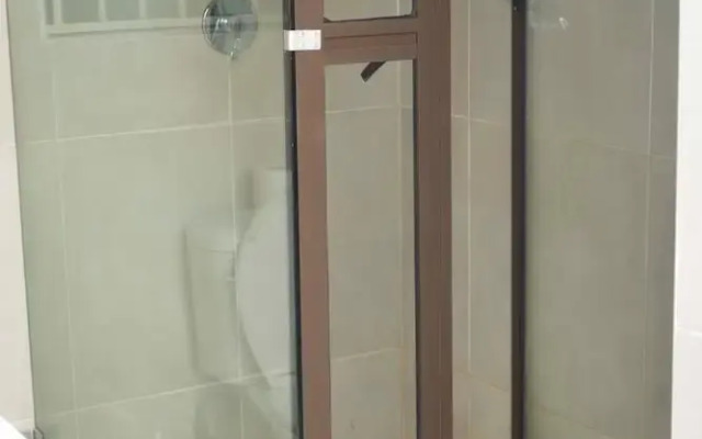 Executive Comfort With Premium Workspace - 2334