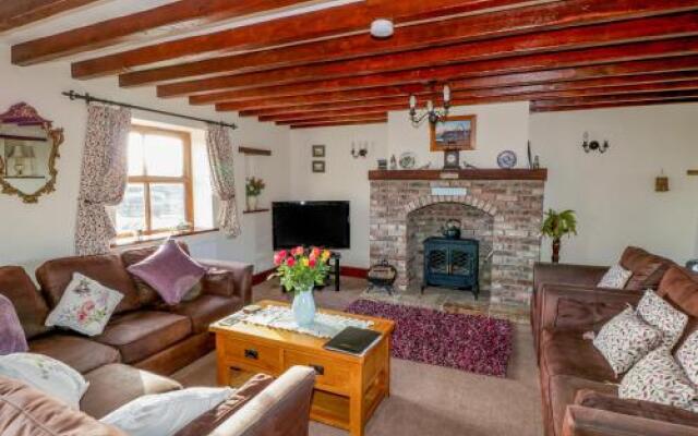 Whalebone Cottage at Broadings Farm