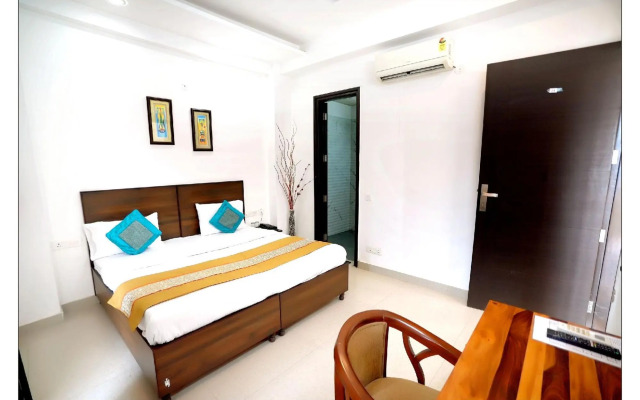 OYO Flagship 70002 Gupta Residency