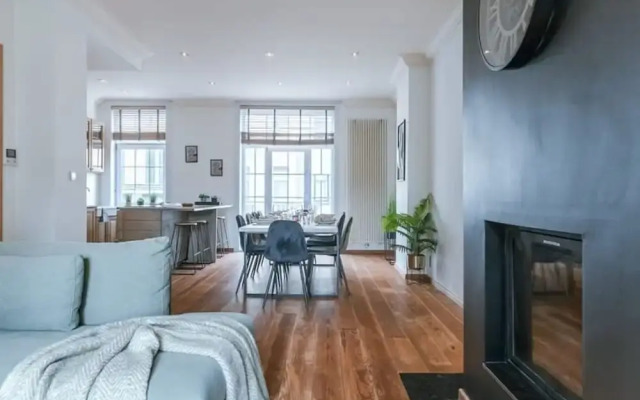 Beautiful and Spacious Vacation Home With Parking