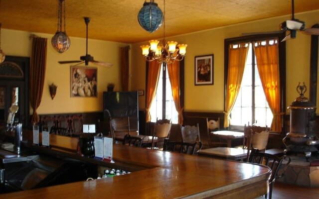 Hotel Léger Restaurant & Saloon