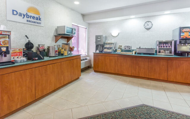 Days Inn & Suites Madison