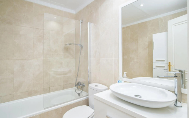 2 bedroom apartment next to porto