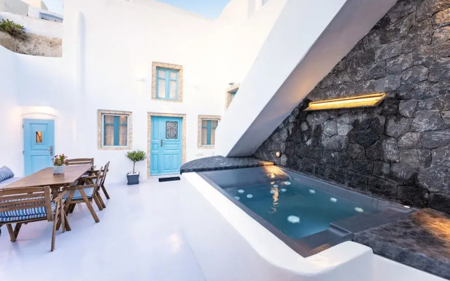 Kalamia Cave House