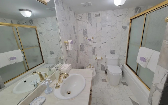 Alexander 1119 2 Bedroom Apts by RedAwning