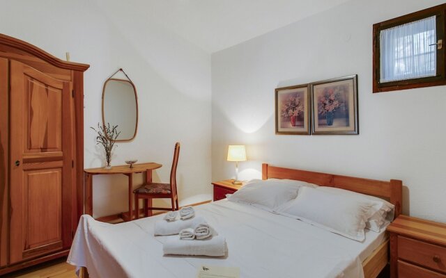 Spacious Holiday Home in Seget Vranjica With Garden