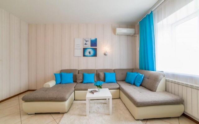 Европа Центр на улице Фролова 29