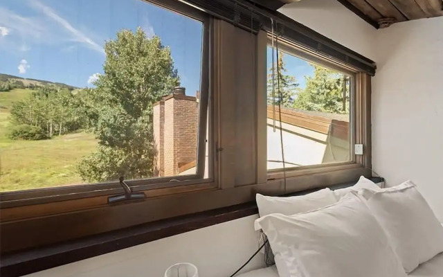 3 BR Penthouse w Hot-tub -mountain Views