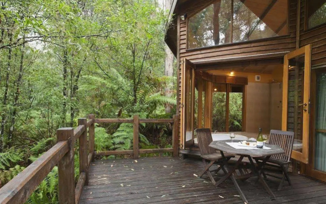 Woodlands Rainforest Retreat