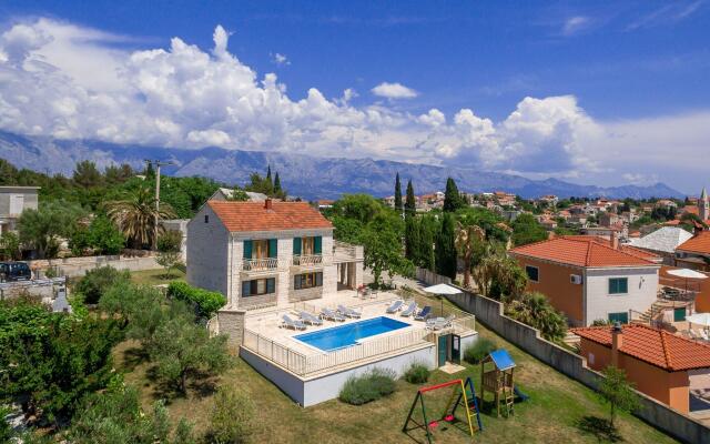 Child-friendly Villa With Private Swimming Pool and sea View in Sumartin, Brac Island