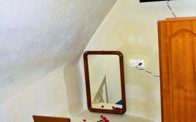 Loukas Kontos Traditional House