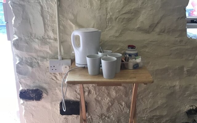 Drewe Arms Bunk Rooms & Church Cottage