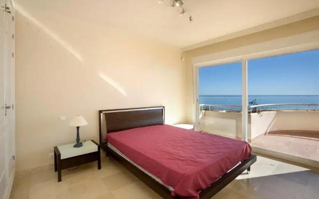 Immaculate 3-bed Penthouse- Stunning Views