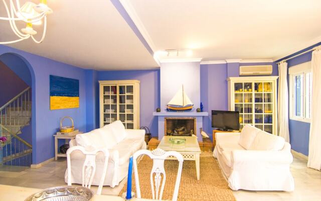 OleHolidays Azalea Playa junto a Puerto Banús