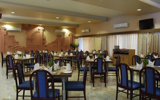 Lion Lords Inn Rajula