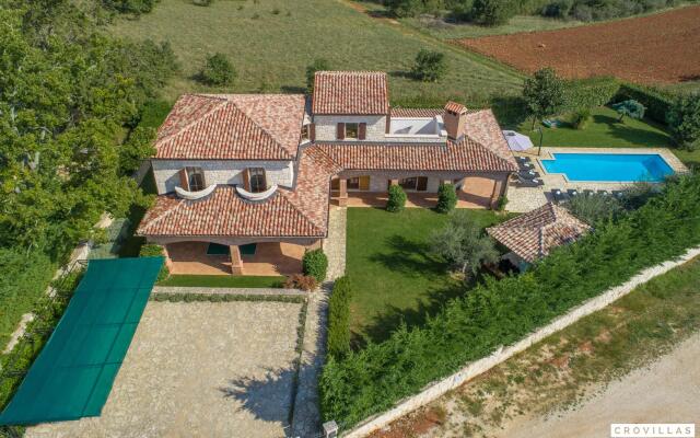 Rustica in Visnjan with 5 bedrooms and 1 bathrooms