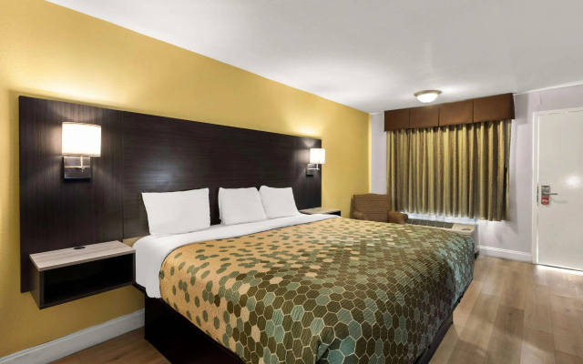 Econo Lodge White Pine Morristown I-81 & I-40 Split