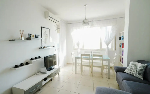 The Beachfront Apartment