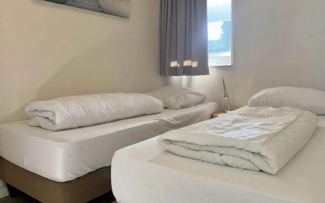 Bungalow in Sint Maartenszee With Veranda