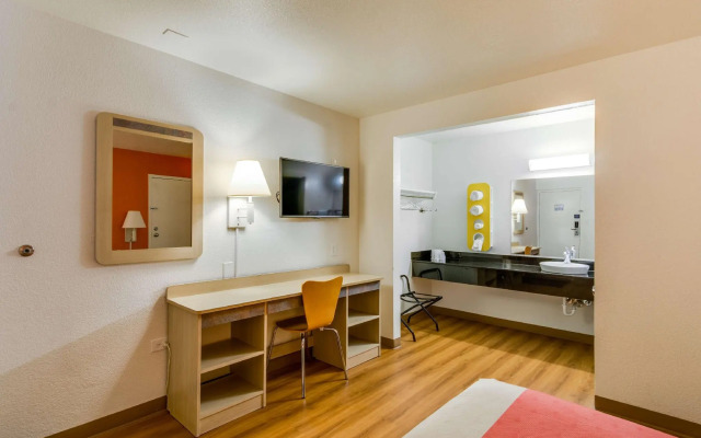 Motel 6 Schiller Park, IL - Chicago O'Hare