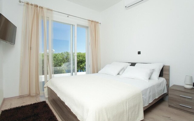 Awesome Home in Prigradica With Wifi and 4 Bedrooms