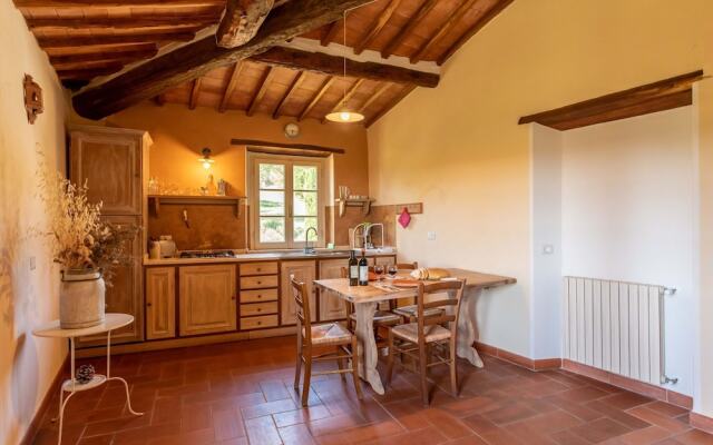 Hill-view Apartment in Lucignano With Private Terrace