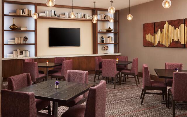 Crowne Plaza Dallas Market Ctr - Love Field by IHG