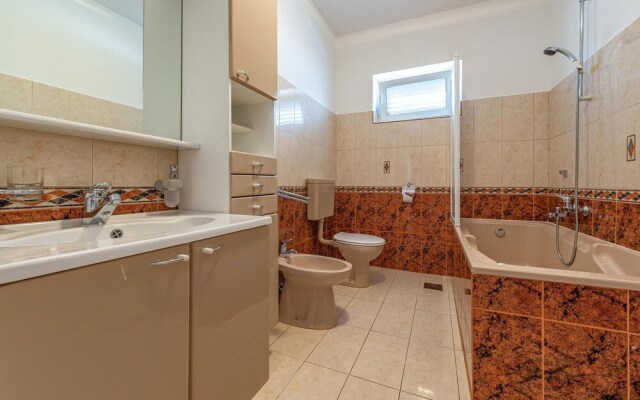 Stunning Apartment in Zadar With 2 Bedrooms, Wifi and Outdoor Swimming Pool