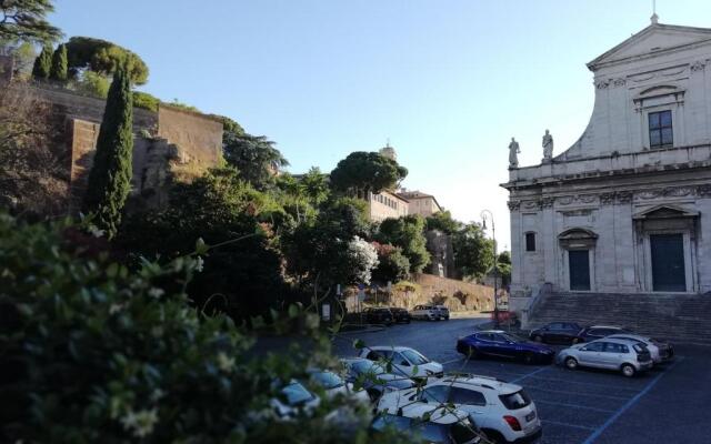 Elegant Apartment Behind the Colosseum