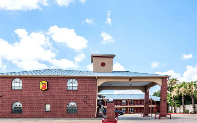 Express Inn & Suites