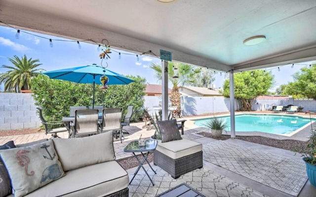 Phoenix Home w/ Sunny Backyard, Diving Pool