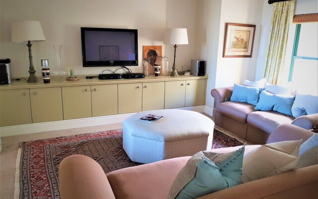 Q in Fresnaye