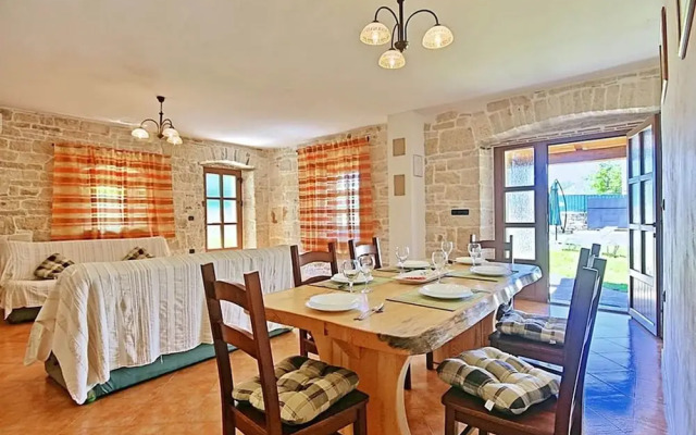 Authentic Villa in Tinjan With Private Pool