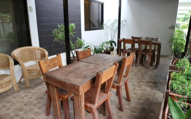 RedDoorz near Trade School Gensan