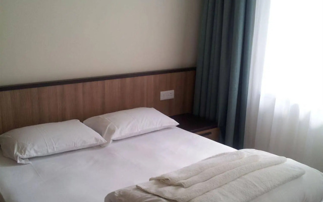 Queens Drive Hotel
