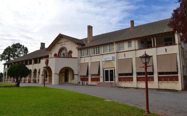 Historic Hydro Motor Inn