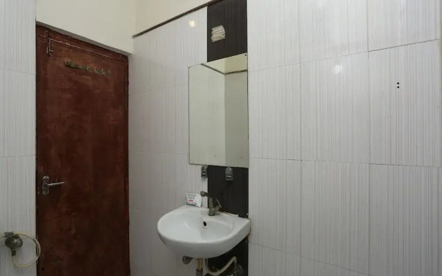 OYO 30240 Shri Radha Palace