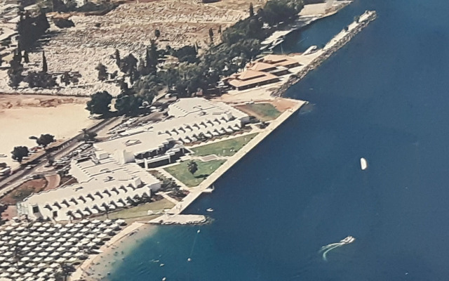 Gai Beach Resort Spa Hotel