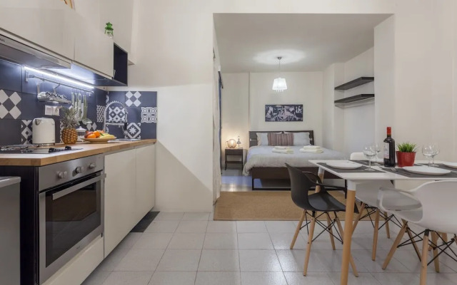 A Gift in the Heart of Monastiraki B