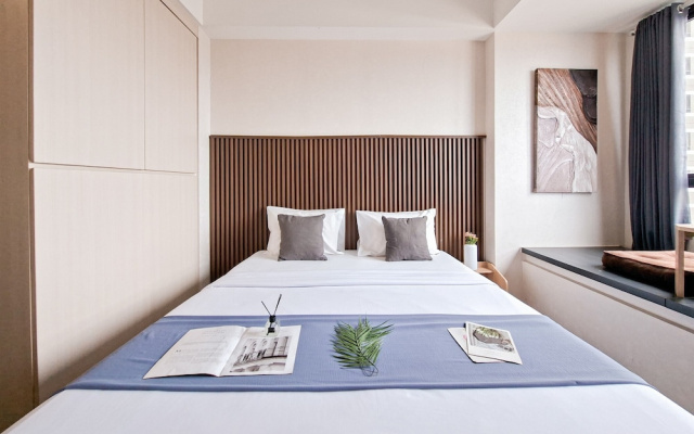 Modern Look Studio At Apartment Collins Boulevard – Guest Rooms – Tangerang