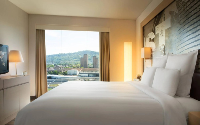 Renaissance Zürich Tower Hotel