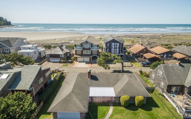 Surfers Cove 3 Br home by RedAwning