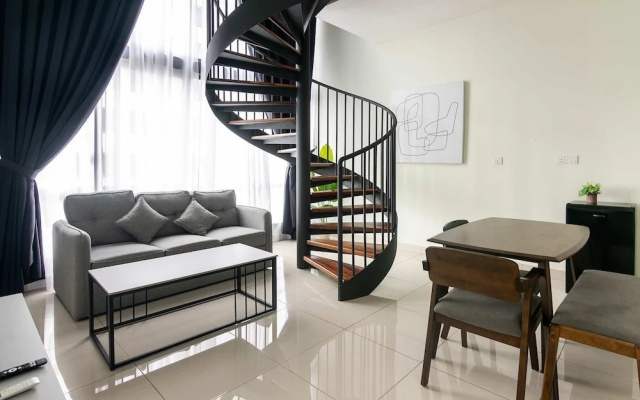 Modern Family Duplex for 6, Near Jonker St