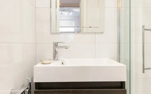 Room in Apartment - 12 Helena Luxury Serviced Apartment